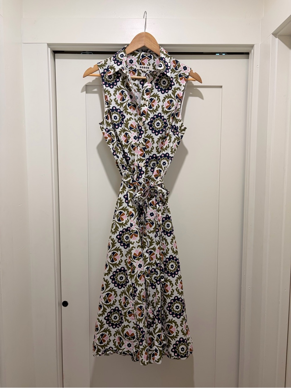 Boden Sleeveless Floral Midi Dress - Picture 2 of 15